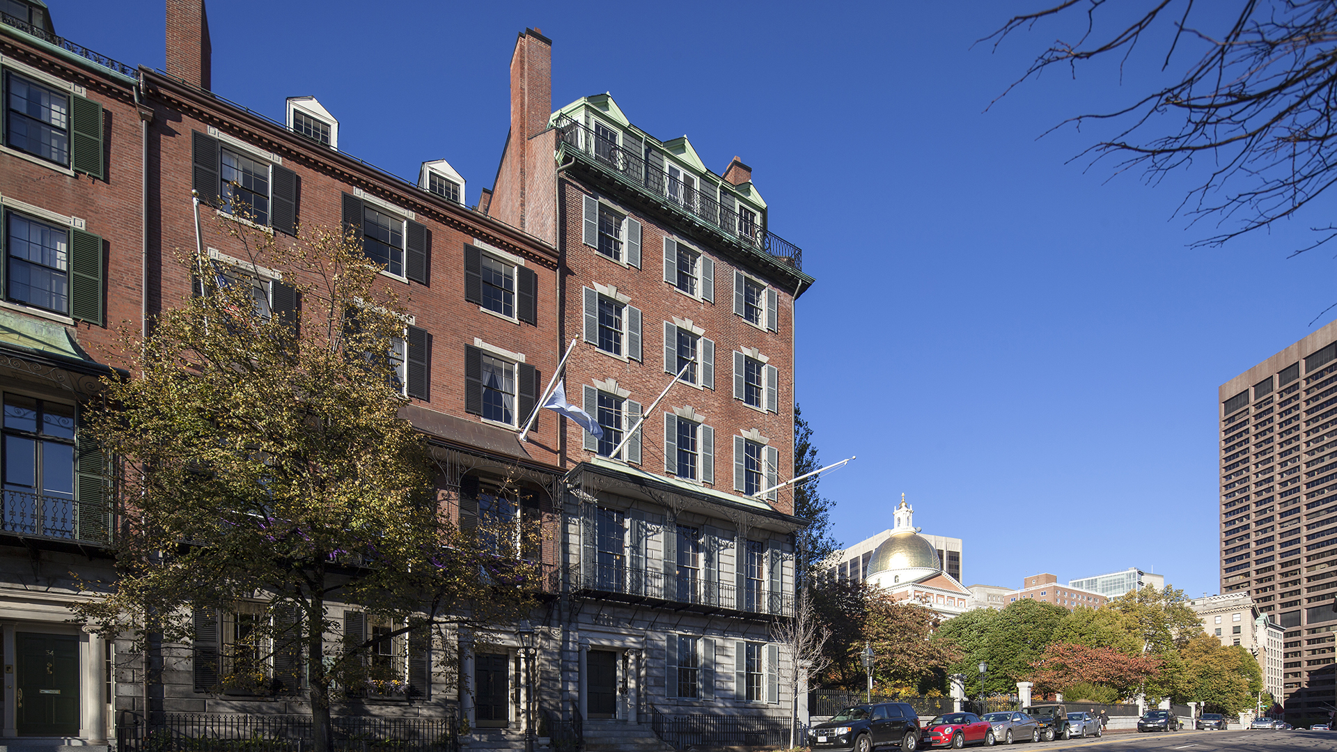 25 beacon building on beacon hill with state house