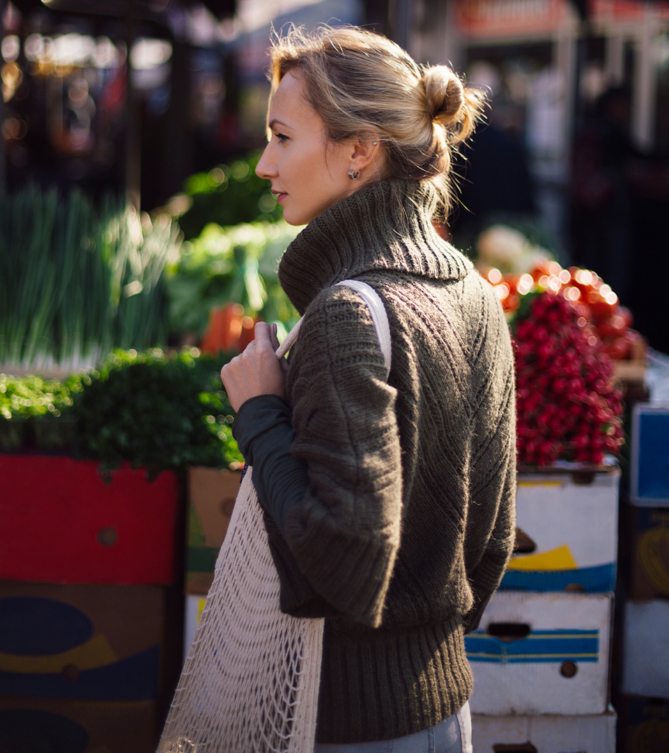 the sudbury woman shopping at farmers market