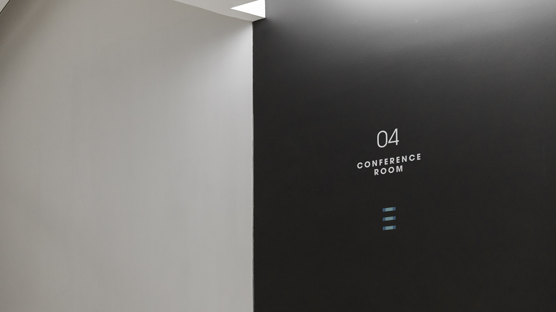 Adams Design Boston – the best design firm in Boston – specializing in logo design for commercial real estate and corporations such as this logo for this way finding signage for Exeter Plaza.
